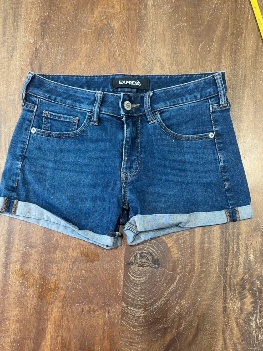 Express Stretch Performance Mid-Rise Cuffed Denim Shorts Size 0